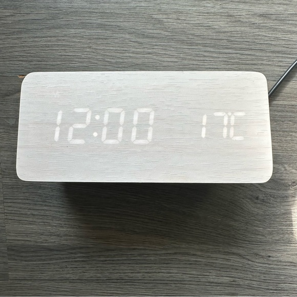 wireless charging wooden alarm clark - Picture 2 of 3